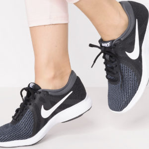 nike performance revolution 4