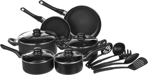 Das 15-teilige Kochgeschirr-Set mit Antihaftbeschichtung beinhaltet: Bratpfanne (20 cm), Bratpfanne (25 cm), Kochtopf mit Deckel (1,4 l), Kochtopf mit Deckel (2,12 l), Auflaufform mit Deckel (2,83 l), Auflaufform mit Deckel (4,73 l) und ein 5-teiliges Set bestehend aus Spaghettiheber, Suppenkelle, geschlitztem Pfannenwender, Servierlöffel und geschlitztem Servierlöffel Aluminiumkorpus mit Antihaftbeschichtung für ein einfaches Kochen und Reinigen; BPA-frei