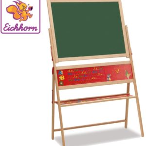 Produktbeschreibung Eichhorn magnetische Standtafel Die 40x67x110cm große, magnetische Standtafel aus hochwertigem Holz fördert die Kreativität und bietet zahlreiche Spielfunktionen. Kinder können auf der Tafel mit Kreide schreiben und malen, oder die mitgelieferten Magnetbuchstaben platzieren und die Tafel als Pinnwand verwenden. Die Eichhorn Magnet-Standtafel hat ein praktisches Ablagefach für Zubehör, eine Vorlage der aktuellen Schreibschrift, Kreide, Schwamm und magnetischen Buchstaben inklusive. Für Kinder ab 3 Jahren geeignet. Lernspielzeug aus Holz Die Tafel wird aus Buchenholz gefertig. Alle Einzelteile sind so groß, dass Kinder sie gut greifen können. Sämtliche Holspielwaren von Eichhorn werden regelmäßig von unabhängigen Prüfinstituten getestet. Eichhorn Top Qualität Im Mittelpunkt der Produkte und der Produktentwicklung stehen die Kinder mit ihren Bedürfnissen. Seit über 70 Jahren produzieren wir qualitativ hochwertiges Holzspielzeug. Ein Großteil der Produkte wird in Deutschland produziert. Somit kann die Qualität besser überprüft werden. Ausnahmslos jedes Spielzeug entspricht den europäischen und internationalen Vorschriften für sicheres Kinderspielzeug. Details: Eichhorn Artikelnummer: 100002579 Geeignet für Kinder ab drei Jahren Lieferumfang: 48 Magnetbuchstaben, 10 Kreiden, 1 Schwamm, magnetisches Tafelblatt (Vorderseite grün liniert / Rückseite grün unliniert), 60-tlg. Maße: 40x67x110cm Verpackung: Kartonverpackung Holzspielzeug, wie diese Standtafel, sorgen für leuchtende Kinderaugen und dadurch für glückliche Eltern Warnhinweise Es besteht Erstickungsgefahr wegen verschluckbarer Kleinteile! Funktionsbedingte Klemmgefahr!