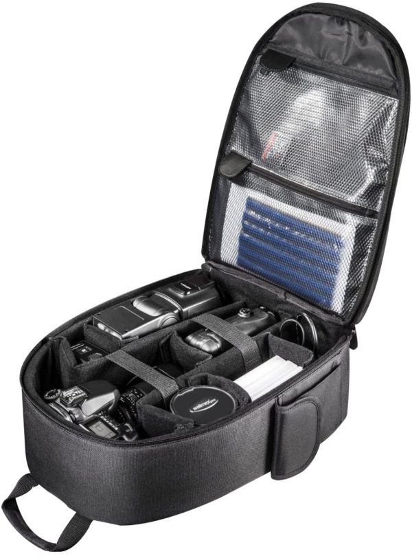 Ideal für längere Foto Touren, Rucksack passend für DSLR Spiegelreflexkamera oder Systemkamera mit Objektiv, vier zusätzliche Objektive, Systemblitz, Foto Equipment, Stativ, Netzfächer innen sorgen für Ordnung Flexibel einteilbarer Innenraum, seitliche Stativhalterung und Tasche seitlich, Platz für Smartphone, Ladekabel, Datenkabel, Zubehör, komfortabel verstellbarer Hüftgurt, Schultergurt, bequem zu tragen Innenmaße: ca. 35x26x11 cm, Außenmaße (HxBxT) ca. 39x28x20 cm, Gewicht ca. 0,9kg, Außentasche mit Platz für Notebook Laptop max. 13“ Kameratasche für Sony Alpha, Canon EOS, Olympus, Panasonic, Pentax, Fujifilm Kameras, Kamera mit angesetzem Objektiv bis 80-200mm f/2,8) Lieferumfang: 1x Mantona Azurit Fotorucksack, Stativhalterung, gepolsterte Trennstege, Gummizug, Reißverschlusstaschen