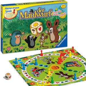 Spieleklassiker für die Kleinen: Mit dem Maulwurf und seinen Freunden um die Wette laufen. Der bunte Symbolwürfel zeigt den Weg Ein Spiel, bei dem die ganze Familie Spaß hat: Wer als erster mit allen Spielfiguren das Ziel erreicht, nimmt den Sieg mit nach Hause. Spieldauer ca. 15-20 Minuten 2-4 Spieler können durch die einfachen und verständlichen Spielregeln direkt loslegen. Außerdem können sie individuell vereinbart und dem Alter des Kindes angepasst werden. Das Spiel beinhaltet einen Holzwürfel mit leicht erkennbaren Symbolen Würfelglück ab 3 Jahren – eine tolle Beschäftigung für die ganze Familie, aber auch jede Menge Spielspaß in reinen Kinderrunden. Das ideale Geschenk zum Geburtstag oder Weihnachten Dieses Spiel sollte in keiner familienfreundlichen Spielesammlung fehlen: Ein hochwertiges Spielbrett mit schönem Design trägt zum Spielspaß bei. Das Spiel eignet sich sehr gut dafür, Kindern ein erstes Regelverständnis zu vermitteln