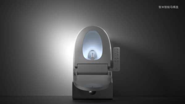 Dieser Smart Toilettendeckel kommt von Xiaomi EcoChain smartmi. Mit diesem besitzen wir endlich unseren eigenen Toilettendeckel. Während Sie sich hinsetzen, spürt der eingefügte Sensor den Benutzer auf dem Toilettensitz und senkt automatisch die Temperatur. Nach dem Waschen wird die Frischwasserquelle auf konstante Temperatur erhitzt und bleibt konstant Zustand für eine Langzeitwäsche, um Energie zu sparen. Smartmi führt von nun an ein hygienisches und gesundes Leben. Eigenschaften: ● Sofortige konstante Warmwasserheizung, gemütliche Spülung Hygienisches heißes konstantes Wasser-Temperatur-keramisches Heizelement ● Stabile Wassertemperatur, energiesparender Reiniger, Comfier, Closer ● Komfortable Damenreinigung Mit einer Düse am Seitenrand zur Reinigung des Anus und des Genitalbereiches, hilft der Frau, ihre Vulva leicht zu reinigen und auch während der Menstruation gesund zu bleiben ● 4-Stufen-Sitz Einstellbare Wassertemperatur / Druck. - Einfache Anpassung Ihrer optimalen Wassertemperatur, Sitztemperatur und Waschdruck - Wenn Sie sich hinsetzen, spürt der eingefügte Sensor den Benutzer auf dem Toilettensitz und senkt automatisch die Temperatur ab, damit die Haut nicht verbrennt ● Kalte und heiße Massage spülen, keine Notwendigkeit, aber sauberer zu bürsten Bequeme kalte heiße Massage kann die lokale Blutzirkulation fördern. Bis zu 4 Gänge Wassertemperatur, Wasserdruckregulierung und Hin- und Herwaschfunktion, damit Sie bequemer und sauberer sind. Kaltes Wasser und heißes Wasser massieren Ihren Körper abwechselnd, um Ihre Haut zu entspannen und die Durchblutung zu verbessern ● Hip Wash Hin und Her Drücken Sie erneut die Taste 