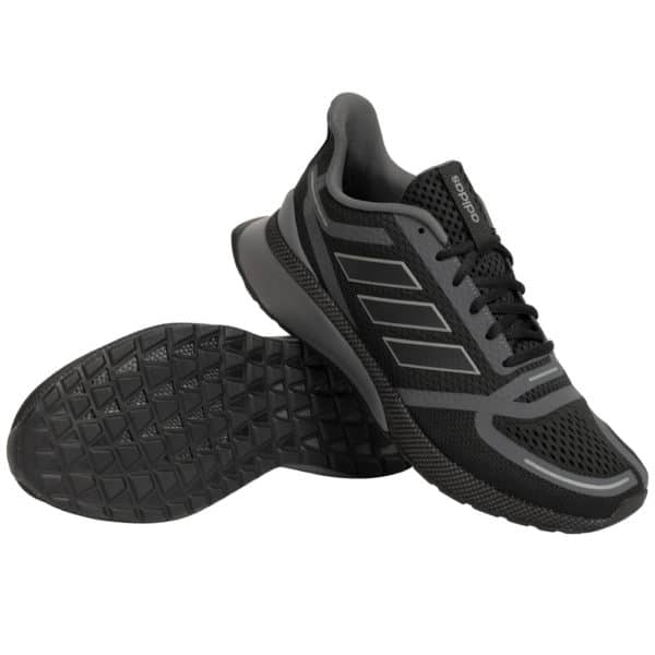 adidas Nova FV SE Herren Laufschuhe EE9267 Marke: adidas Obermaterial: Textil, Synthetik Innenmaterial: Textil Sohle: Gummi Verschluss: Schnürung Markenlogo auf der Zunge und adiwear-Schriftzug auf der Sohle cloudfoam – Zwischensohle für angenehmen Tragekomfort und hervorragende Dämpfung adiwear – abriebfeste Gummikomposit-Laufsohle atmungsaktives Mesh-Obermaterial gepolsterter Einstieg breite, griffige Außensohle klassische adidas-Streifen auf der Innen- und Außenseite NEU, im Karton & OVP