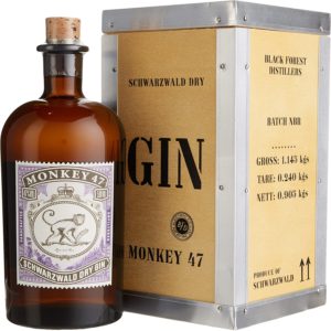 Monkey 47 in der Holzkiste 0, 5 Liter mit 47, 0 Prozent Vol. Das Herkunftsland der Marke Black Forrest Distillers ist Deutschland.