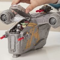 Hasbro Star Wars Mission Fleet The Mandalorian The Child Razor Crest Duell im Outer Rim 6 cm große Figur und Fahrzeug, F0589, Multi