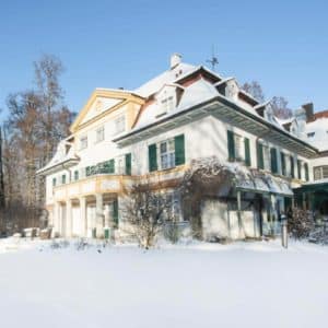 Schlossgut   Naehe Starnberger See