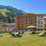 Salzburger Land ⛰️🥾 4* Alpenhotel in Saalbach inkl. Halbpension plus 🍽️ ab 1x ÜN ab 69€ p.P.