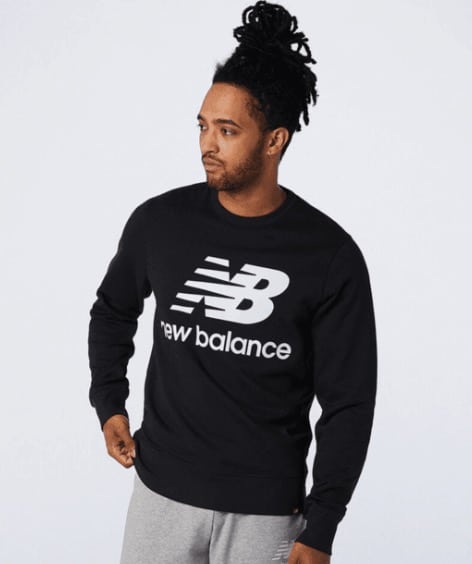 New Balance Sweater Essentials Stacked Logo Crew schwarz