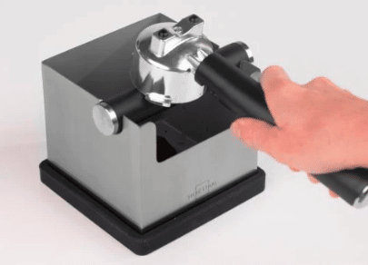 Abklopfbehaelter_fuer_Siebtraeger_mit_integrierter_Temperstation