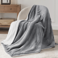BEDSURE_Decke_Sofa_Kuscheldecke_Grau_-_warm_Sherpa_Sofaueberwurf_Decke_Dicke_Sofadecke_Couchdecke_150x200_cm_XL_Flauschige_Wohndecke_fuer_Couch