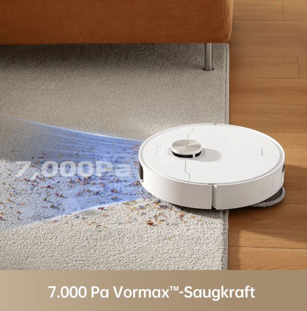 Für alle, die auf der Suche nach einem hochmodernen Helfer für die Bodenreinigung sind, bietet MediaMarkt Saturn gerade den Dreame L10s Pro Ultra Heat Saugroboter zu einem unschlagbaren Preis an. Dank der Mehrwertsteueraktion bekommt ihr dieses innovative Gerät für nur 839,50 € statt des üblichen Preises von 999 €. Das entspricht einer Ersparnis von rund 16%, ein Angebot, das man sich nicht entgehen lassen sollte. Warum der Dreame L10s Pro Ultra Heat Saugroboter eure Aufmerksamkeit verdient: Heißwasser-Wischfunktion: Für eine gründlichere Reinigung. Hochentwickelte Saugleistung: Mit bis zu 7000pa. Verbesserte KI: Automatische Erkennung von Flecken und Schmutzbereichen. Große Wasserbehälter: Weniger Nachfüllen, mehr Reinigen. Praktische Designverbesserungen: Einfachere Wartung und Nutzung. Der Dreame L10s Pro Ultra Heat hebt die Saug- und Wischrobotertechnologie auf ein neues Level. Neben der beeindruckenden Saugleistung und den fortschrittlichen KI-Fähigkeiten zur Fleckenerkennung ist es vor allem die Heißwasser-Wischfunktion, die diesen Roboter von der Konkurrenz abhebt. Diese Funktion sorgt für eine tiefere Reinigung und Entfernung von Bakterien – ideal für Haushalte, die Wert auf Hygiene und Sauberkeit legen. Trotz des vergleichsweise höheren Preises bietet der L10s Pro Ultra Heat ein ausgezeichnetes Preis-Leistungs-Verhältnis, vor allem wenn man die umfassenden Verbesserungen und zusätzlichen Features bedenkt. Obwohl einige Premium-Funktionen des teureren L20 Ultra fehlen, wie etwa die automatische Mopp-Demontage und die LED-Beleuchtung, sind die Neuerungen wie die Heißwasserreinigung und die verbesserte KI für viele Nutzer entscheidende Kaufargumente. Mit dem Dreame L10s Pro Ultra Heat bekommt ihr nicht nur einen Saugroboter, sondern einen vielseitigen, intelligenten Haushaltshelfer, der die Bodenreinigung effizienter und hygienischer macht. Nutzt die Mehrwertsteueraktion von MediaMarkt Saturn, um euch dieses Top-Gerät zu einem hervorragenden Preis zu sichern. Ein Blick auf die Konkurrenz, wie den Eufy X10 Omni, zeigt, dass der Dreame L10s Pro Ultra Heat in Sachen Innovation und Preisgestaltung durchaus mithalten kann. Schlüsselwörter: Dreame L10s Pro Ultra Heat, Saugroboter, Heißwasser-Wischfunktion, KI-Fleckenerkennung, Mehrwertsteueraktion