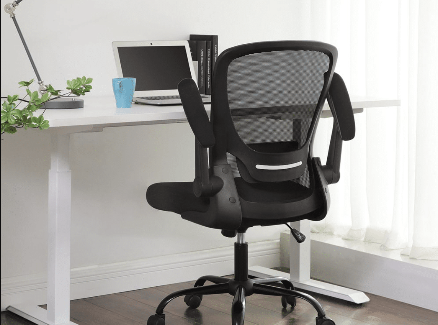SONGMICS Bürostuhl mit hochklappbaren Armlehnen in schwarz