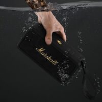Marshall Middleton kabelloser tragbarer Bluetooth-Lautsprecher unter Wasser