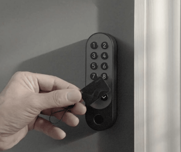 qara Smart Lock U200 Kit - Smartes Türschloss mit Keypad + gratis Add-ons