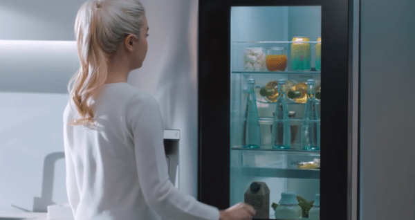 Side-by-Side_Kuehlschrank_mit_InstaView_Door-in-Door_E_635L_179cm_hoch_mit_Eis-_Crushed_Ice-_und_Wasserspender