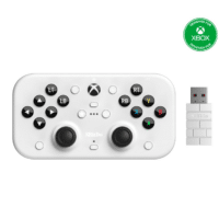 weißer 8Bitdo Lite SE 2.4G Wireless Controller neben zugehörigem Adapter