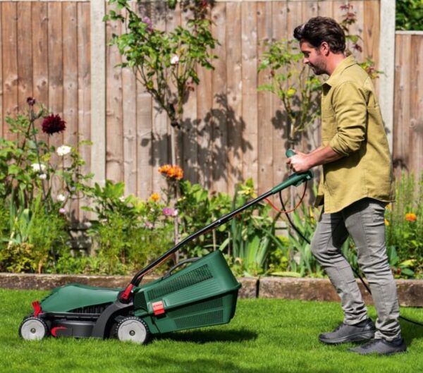 Bosch kabelgebundener Rasenmaeher UniversalRotak 37 555 1400 W Motor Schnittbreite 37 cm 40 Liter Grasfangkorb Ergoflex Han 2025 07 10 11 26 26