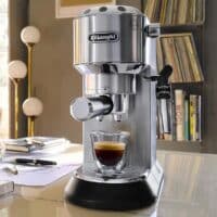 DELONGHI Dedica Style EC685.M  Professionelle Milchaufschaeumung und schmales Design Siebtraeger Espressomaschine Silber Matt E 2026 03 09 14 27 52