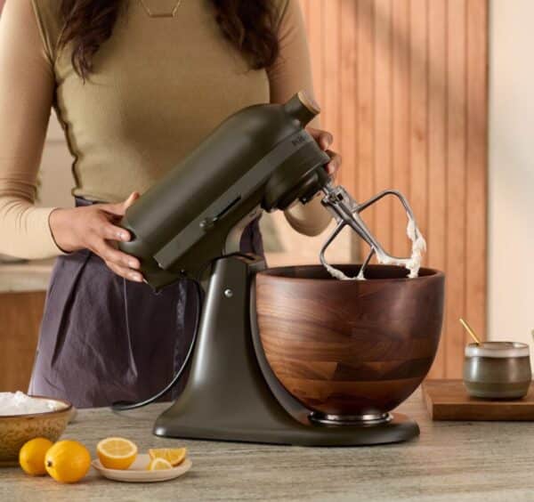 KUECHENMASCHINE MIT KIPPBAREM MOTORKOPF DESIGN SERIE 47 L EVERGREEN  ARTISAN  KitchenAid DE 2026 03 05 14 35 35