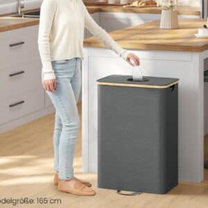 SONGMICS 95L Pfandflaschen Sammelbehaelter mit Deckel und Loch 2026 03 12 10 06 46