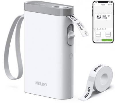 Nelko Etikettendrucker Bluetooth P21 Nelko Etikettendrucker Bluetooth P21 neben der passenden Rolle Druckertape und der Handy-App