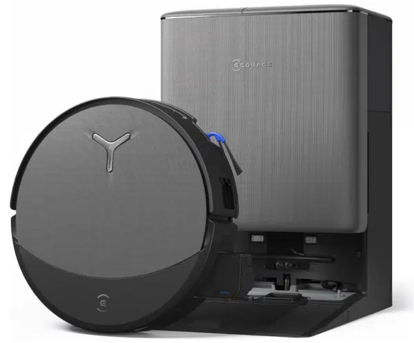 ECOVACS T90 PRO Omni Wischroboter stehend vor seiner Reinigungsstation