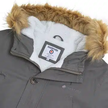 Gefütterte Kapuze mit Kunstfellbesatz am Lambretta Parka