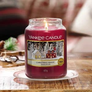 Amazon.deYankeeCandleDuftkerzeimGlasGrosseKerzeimGlasChristmasMagicBrenndauerbiszu150Stunden2022 12 1912 39 35