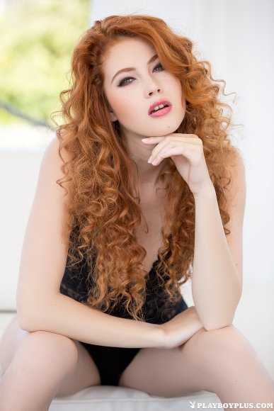 Beauty shemale curly long hair