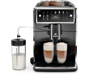 Ein entscheidender Vorzug des SM 7580/00 Xelsis Kaffeevollautomaten ist die hohe Individualisierbarkeit: Nicht nur die Getränkerezepturen und Favoriten speichern Sie in bis zu sechs Benutzerprofilen ab. Sogar die Kaffeestärke und der Mahlgrad, den das hochwertige Scheibenmahlwerk aus Keramik leistet, sind exakt nach Gusto einstellbar. Sie benötigen zwei Getränke? Das ist mit dieser Maschine kein Problem: Brühen Sie zeitgleich zwei Portionen auf – sogar in hohen Bechern. Die Reinigung durch HygieSteam und das ausgeklügelte Milchschaumsystem – hierzu unten mehr – sind weitere Features, mit denen sich der Kaffeeautomat aus dem Hause SAECO von vielen Mitbewerbern abhebt.